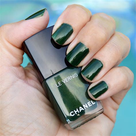 Chanel Emeraude nail polish for summer 2016 review